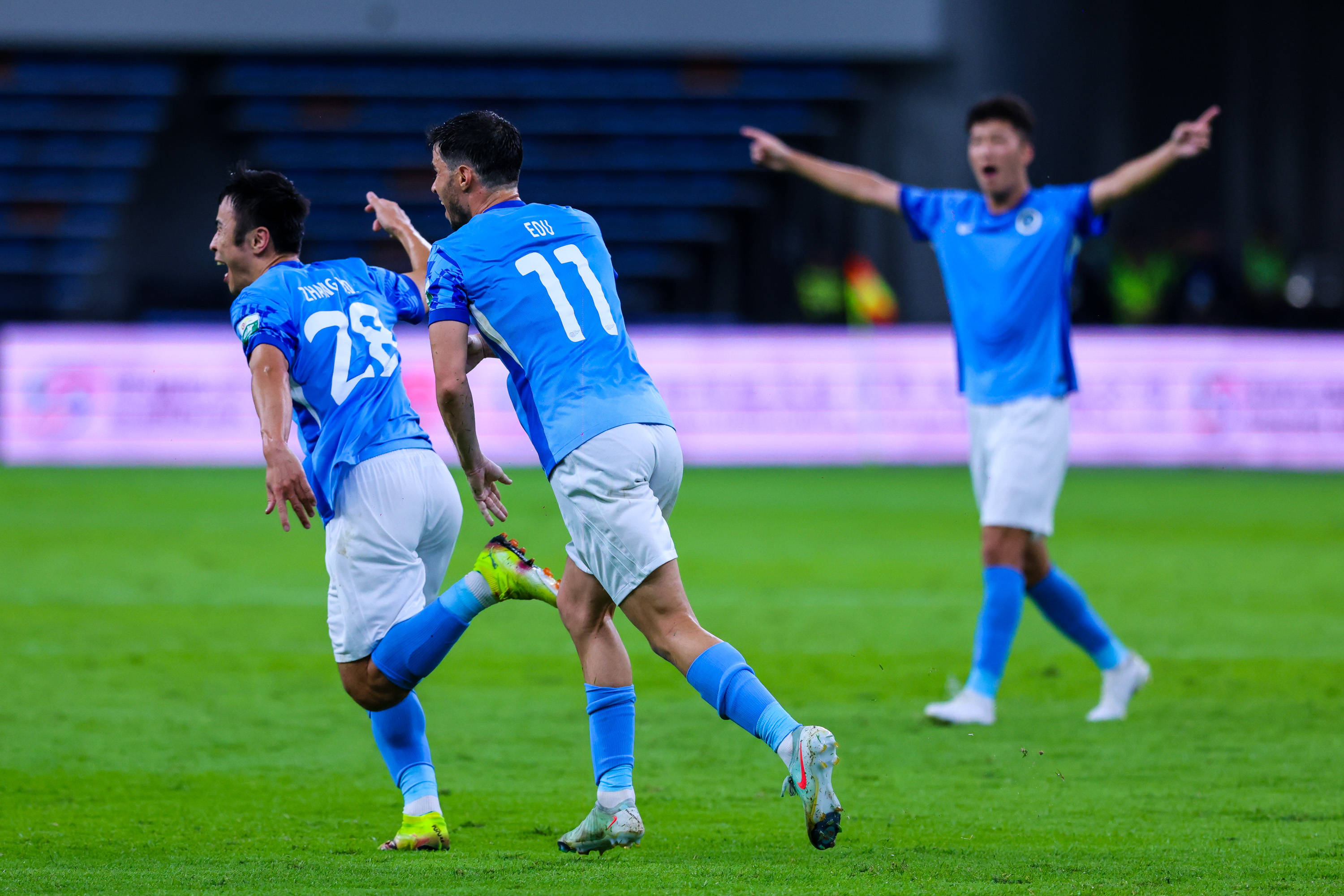 从毕尔巴鄂竞技围绕足总杯调整名单到赛后上海海港备战NBA常规赛,阿贾克斯迎欧超杯关键赛的简单介绍开元体育平台