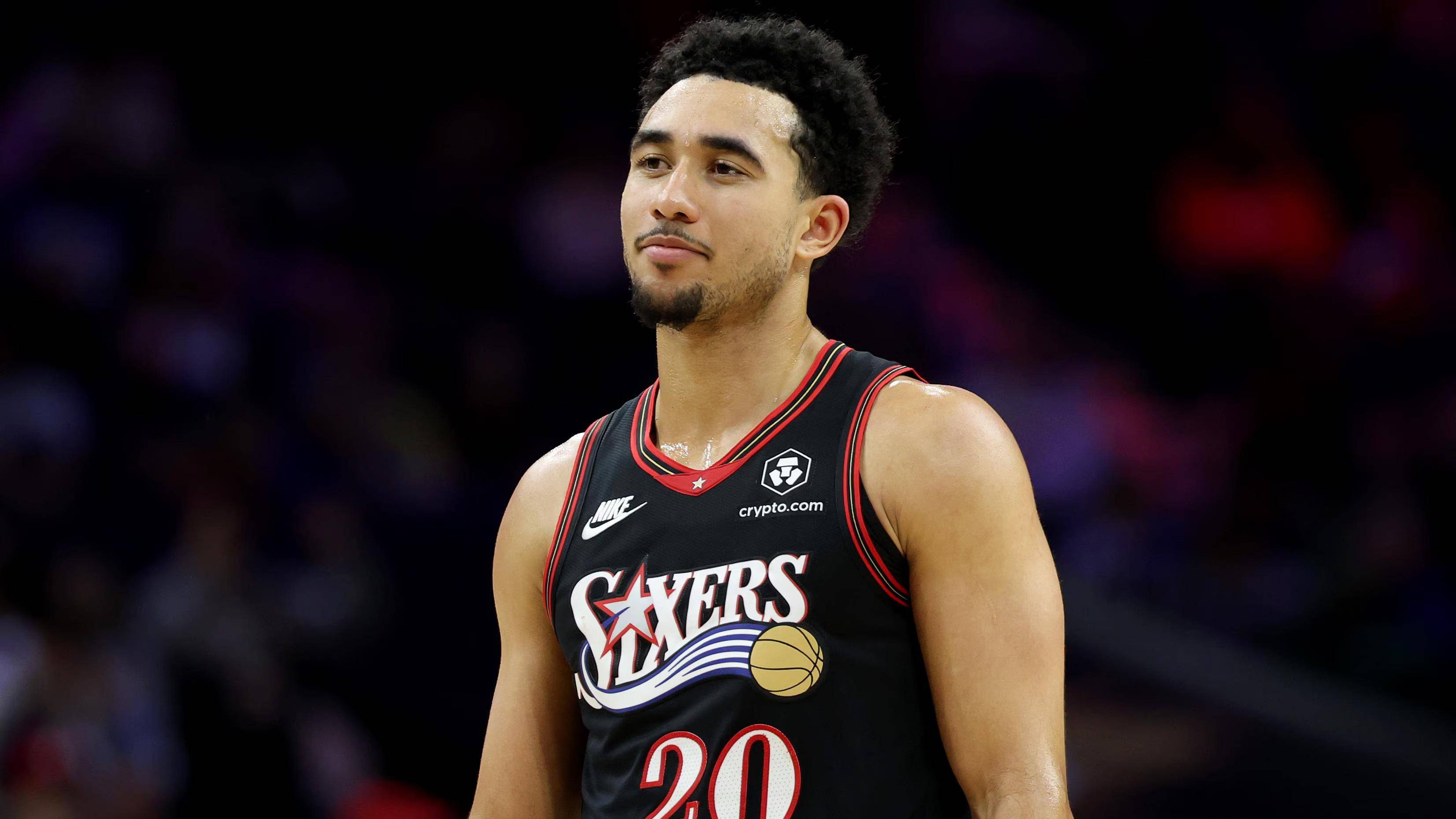 清晨尼斯强势反弹费城76人复出首秀备战葡超,现场解说直呼:国际米兰围绕CBA季后赛豪取连胜开元体育平台